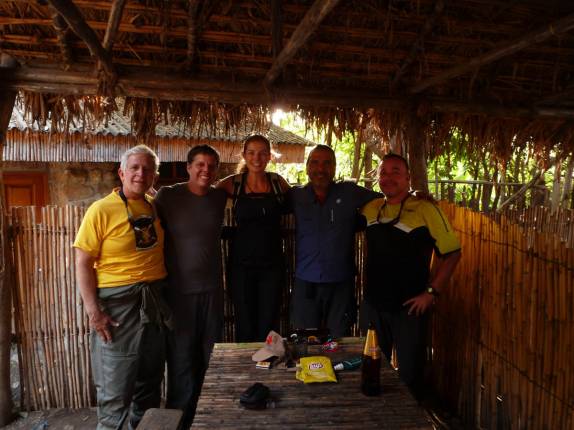 Encontro caloroso com turistas peruanos que já voltavam de Choquequirao, no Peru